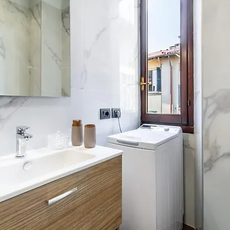 Tower Downtown Borghi Apartament *