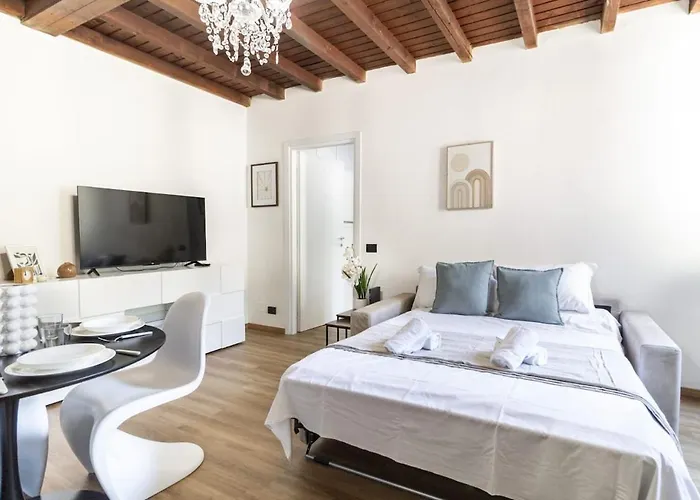 Tower Downtown Borghi Apartament Como