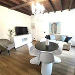 Апартаменты Tower Downtown Borghi Комо